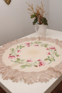 Toalha de mesa vintage bordada.
