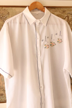 Camisa vintage bordada M/G na internet