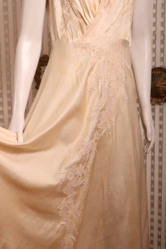 Slip dress anos 50 de seda bordada P/M - Antonieta Brechó
