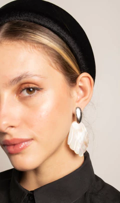 Brinco folha de madre pérola - comprar online