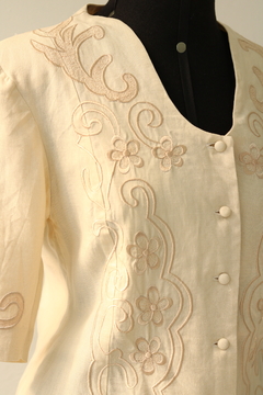 Blusa de linho vintage bordada P/M na internet