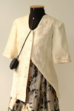 Blusa de linho vintage bordada P/M