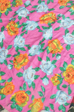 Lenço estampado de seda na internet