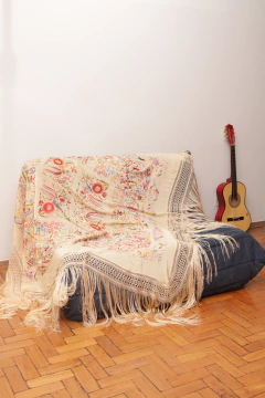 Imagem do Manta/manto anos 60 de seda bordado