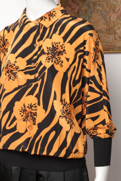 Blusa anos 80 de seda P/M na internet