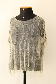 Blusa de tule bordada P/M