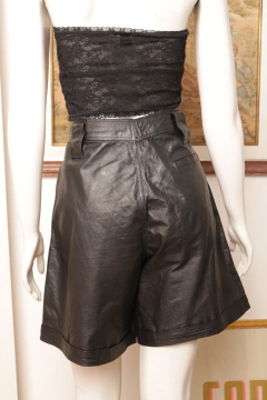 Bermuda vintage de couro 38/40 - Antonieta Brechó