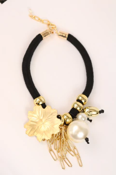 Colar folha dourada - comprar online