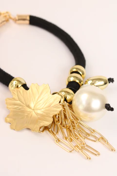 Colar folha dourada na internet