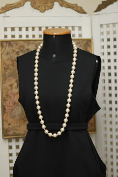 Colar vintage de "pérolas" na internet