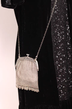 Bolsa anos 60 com banho de prata na internet