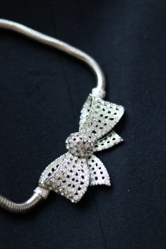 Colar vintage VALENTINO na internet