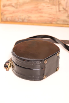 Maletinha anos 80 de couro. na internet