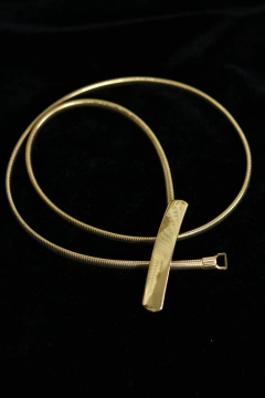 Cinto vintage de metal dourado. P
