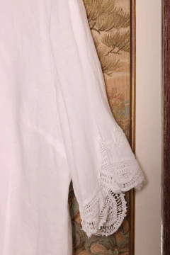 Blusa de linho bordada M - Antonieta Brechó