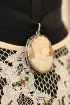 Antigo camafeu de prata - Antonieta Brechó