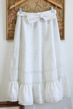 Saia vintage bordada P