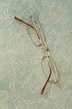 Óculos vintage dobrável na internet