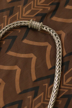 Colar vintage na internet