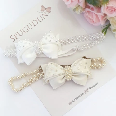 Laço borboleta cravejado de pérolas com faixa de pérolas - comprar online