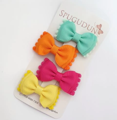 Laço Gravatinha Pompom (Unidade)