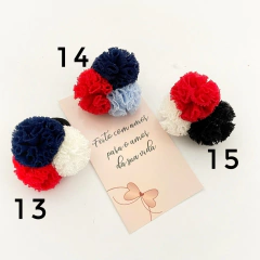 (Parzinho) Mini Xuninha com pompons coloridos na internet