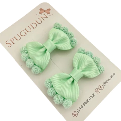 (Parzinho) Gravatinha e pompom malha