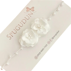 Orquídea na faixa crochê com pérolas