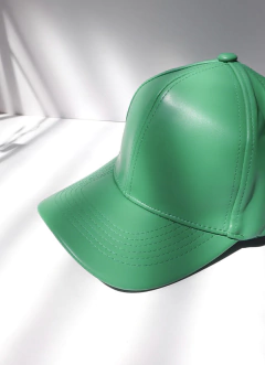 GORRA DE ECO CUERO - tienda online