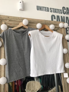 Imagen de REMERA • MUSCULOSA RENE