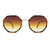 O Óculos de Sol Fine Tartaruga possui um design moderno, em formato geométrico, armação em metal rosê com detalhes ao redor das lentes em acetato estampado e lentes degradê na cor Marrom.