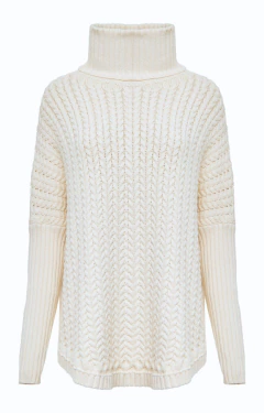 Capa Ambicione por Anselmi com gola removível na cor cru, com detalhes em tricot e mangas longas.