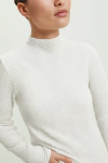 Blusa Ambicione Por Anselmi Ponto Chevron na cor off white, com detalhe de textura em chevron e gola alta.