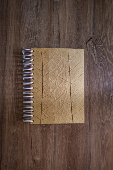 Caderno 1/4 Capa Folha - Ornatos - comprar online