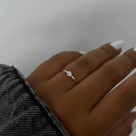 Anel solitário em prata joana - comprar online