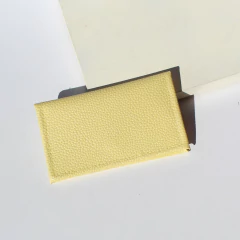 Clásica Amarillo Pastel