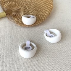 Anillo Oval White