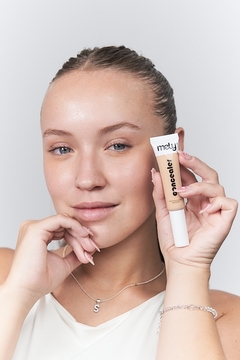 Corrector Líquido Professional Make Up Mely - comprar online