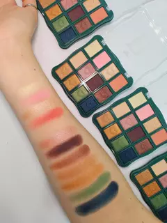 Paleta de Sombras 12 tonos - Esmerald Glow Belle Grace - comprar online