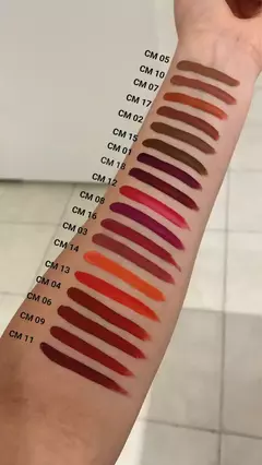 Labial duo Ruby Rose barra + líquido en internet