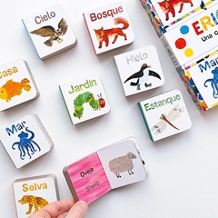UNA CAJA CON MUCHOS LIBROS Y UN PUZZLE en internet