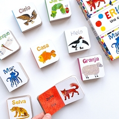 UNA CAJA CON MUCHOS LIBROS Y UN PUZZLE en internet