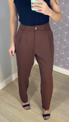 CALÇA ALFAIATARIA FRIDA MARROM na internet