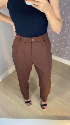 CALÇA ALFAIATARIA FRIDA MARROM - Frida Fashionista - moda feminina marca própria