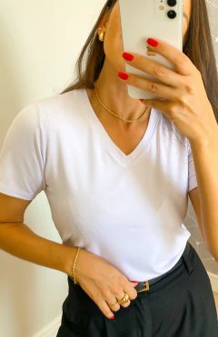 T-SHIRT GOLA V - loja online