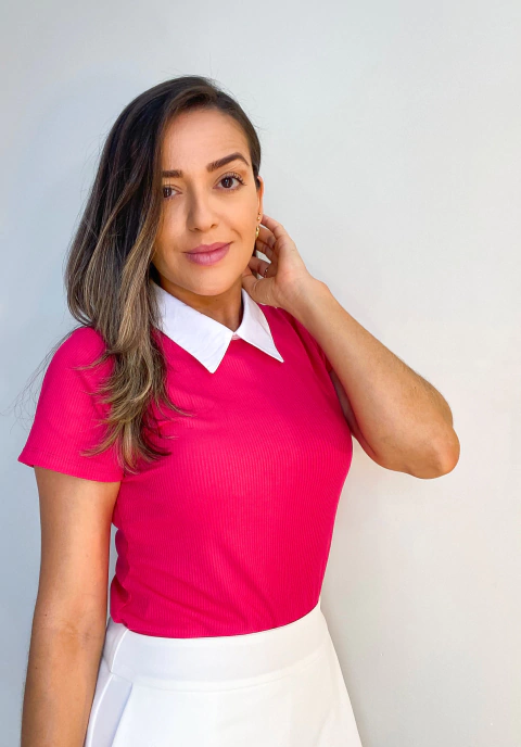 BLUSA CANELADA COM GOLA