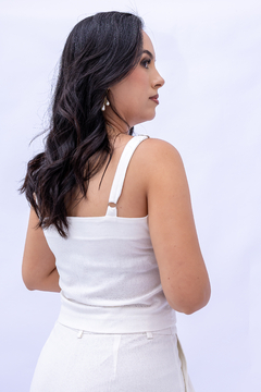BLUSA LINHO COM DETALHE LAPELA na internet