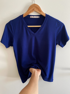 T-SHIRT GOLA V na internet
