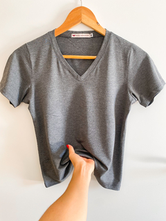 T-SHIRT GOLA V - comprar online