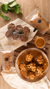 Medalhão de costela ao molho roti com crisps de cebola